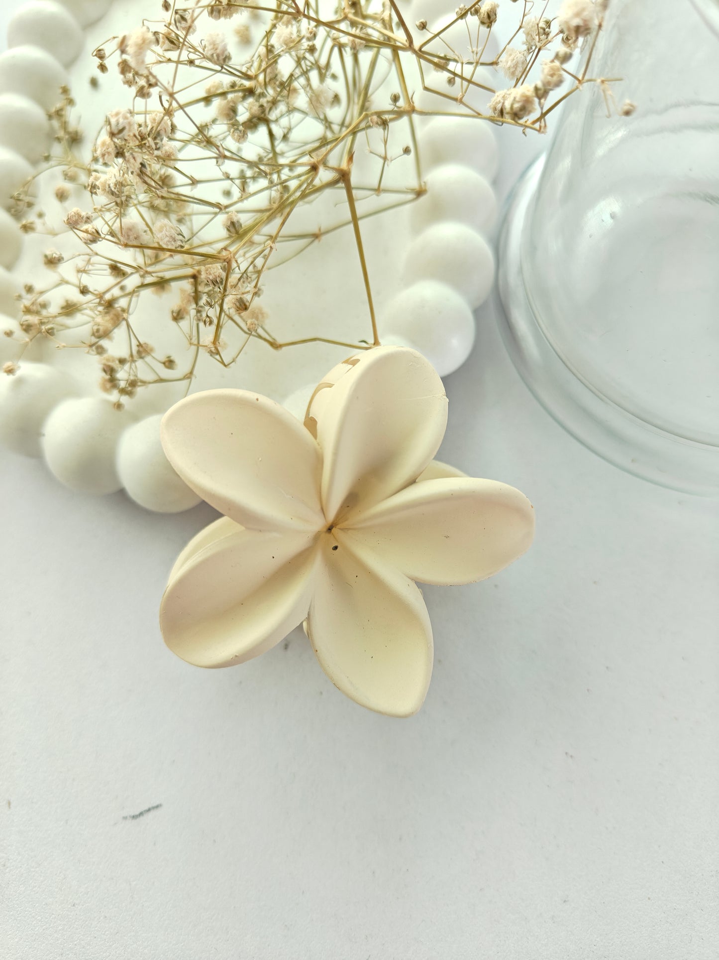 Pastel Daisy Claw - Mid Size