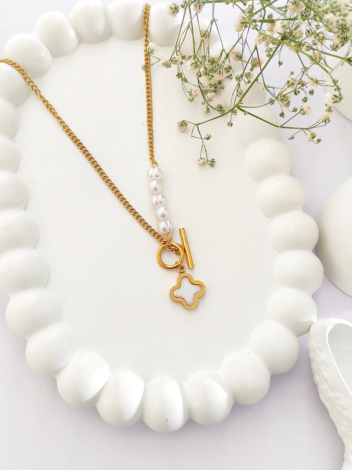 Pearly Clover Necklace