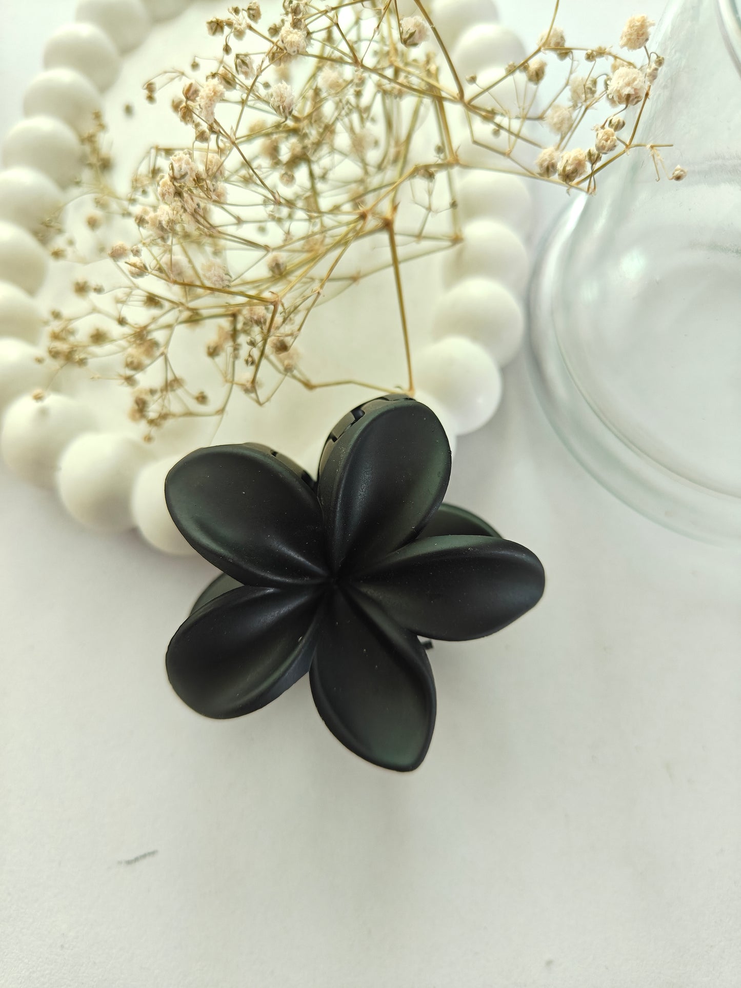 Matte Daisy Claw - Mid Size