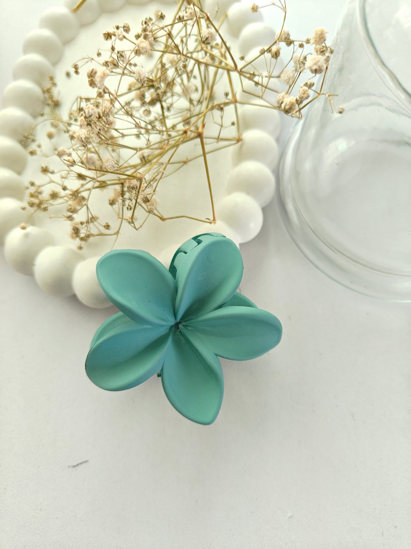 Matte Daisy Claw - Mid Size