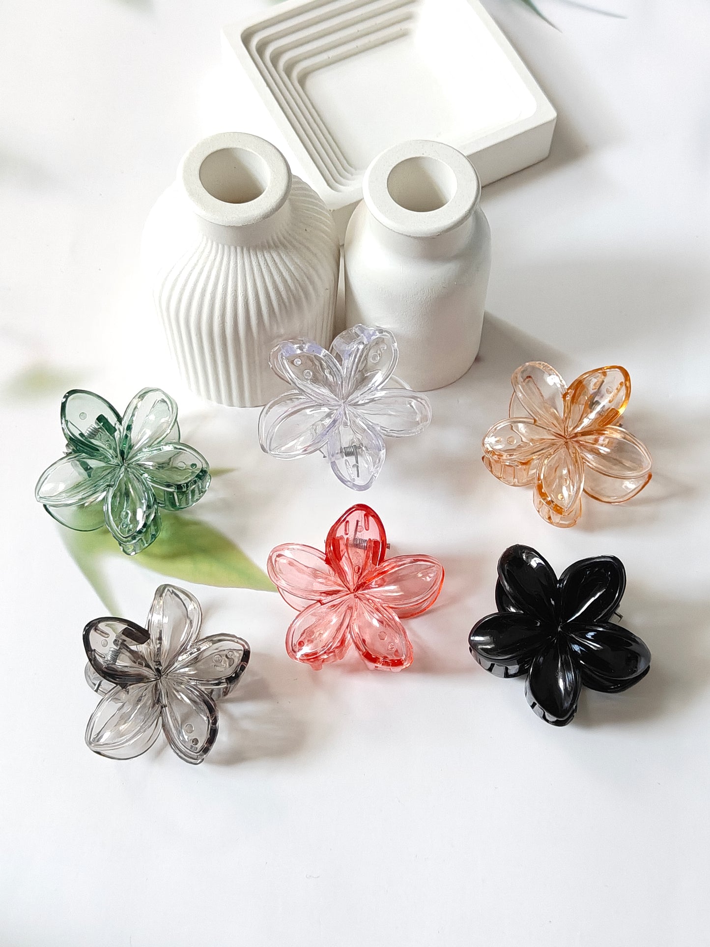 Transparent Daisy Claw - Mid Size