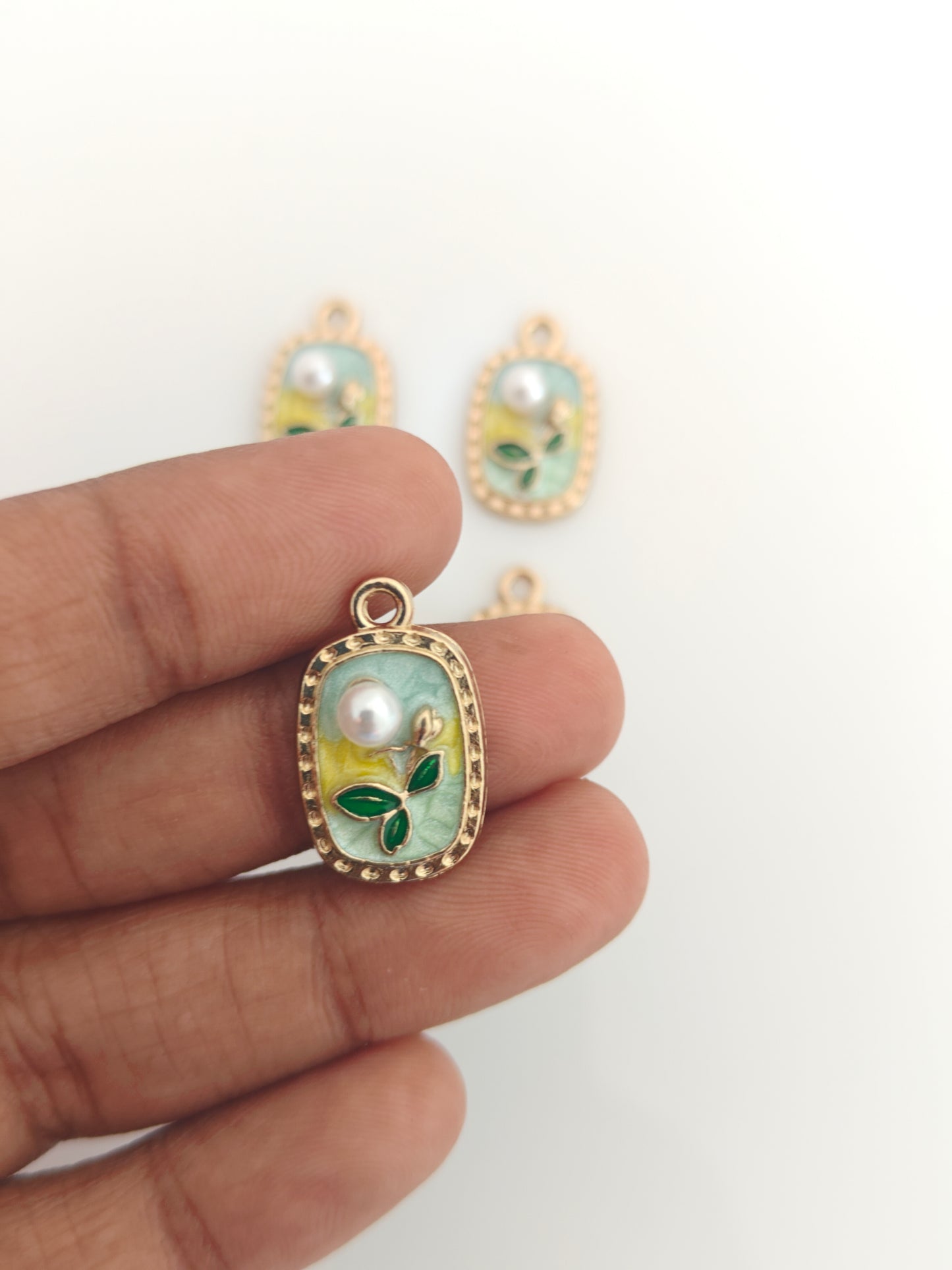 Greeny Bloom Charm - 1 Piece
