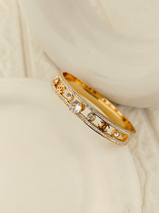 Crystal Kada