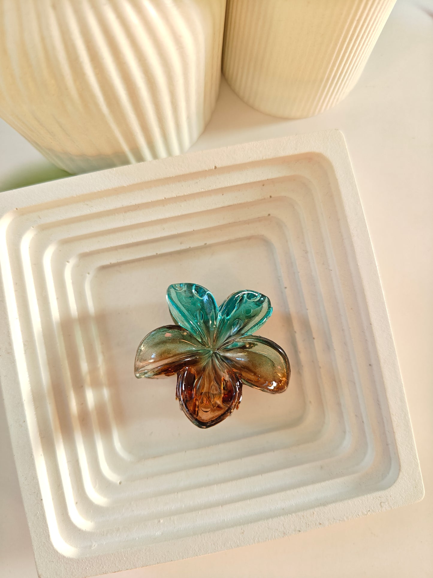 Mini Hawaii Daisy Claw Clip - 1 Piece