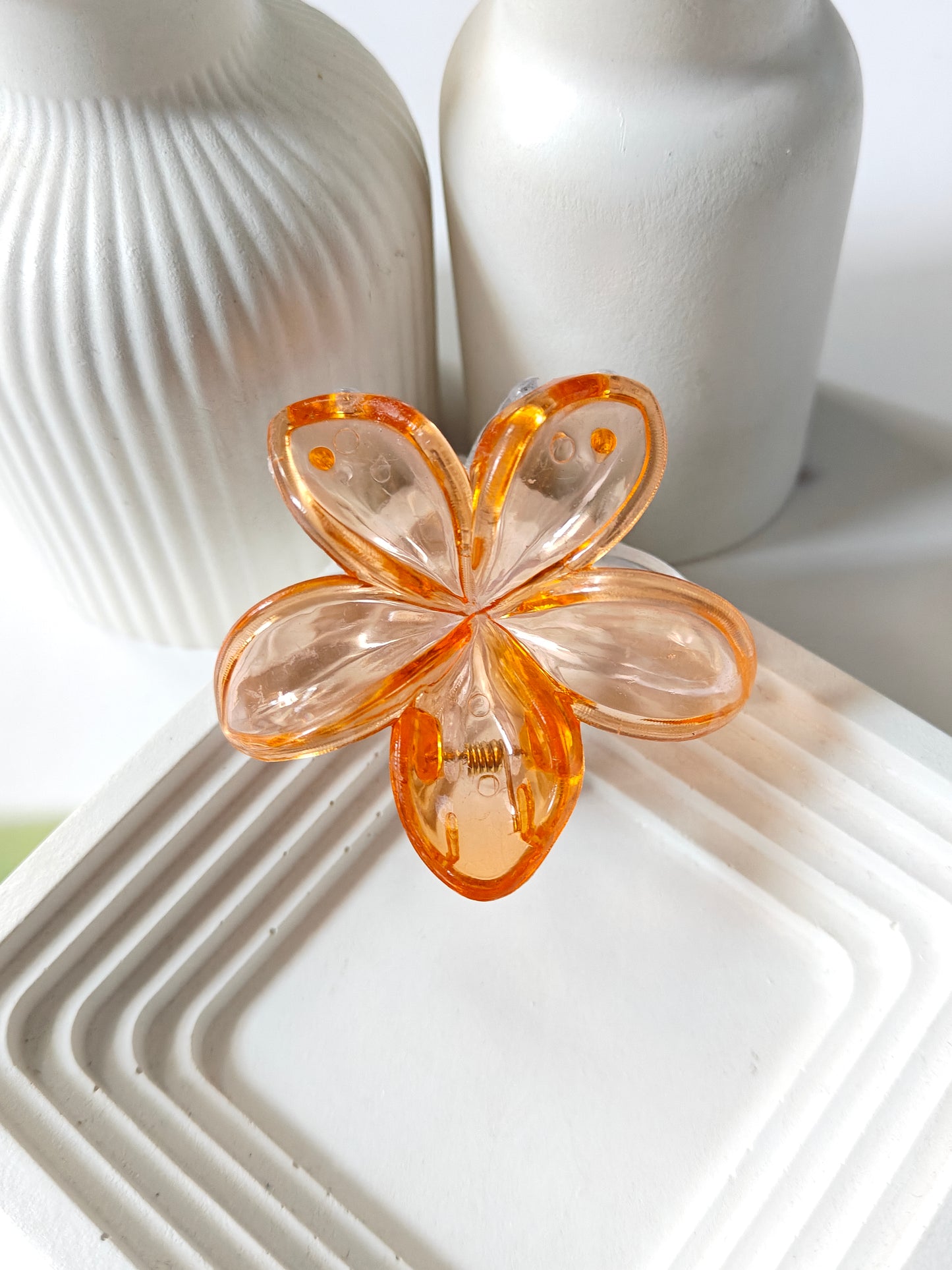 Transparent Daisy Claw - Mid Size