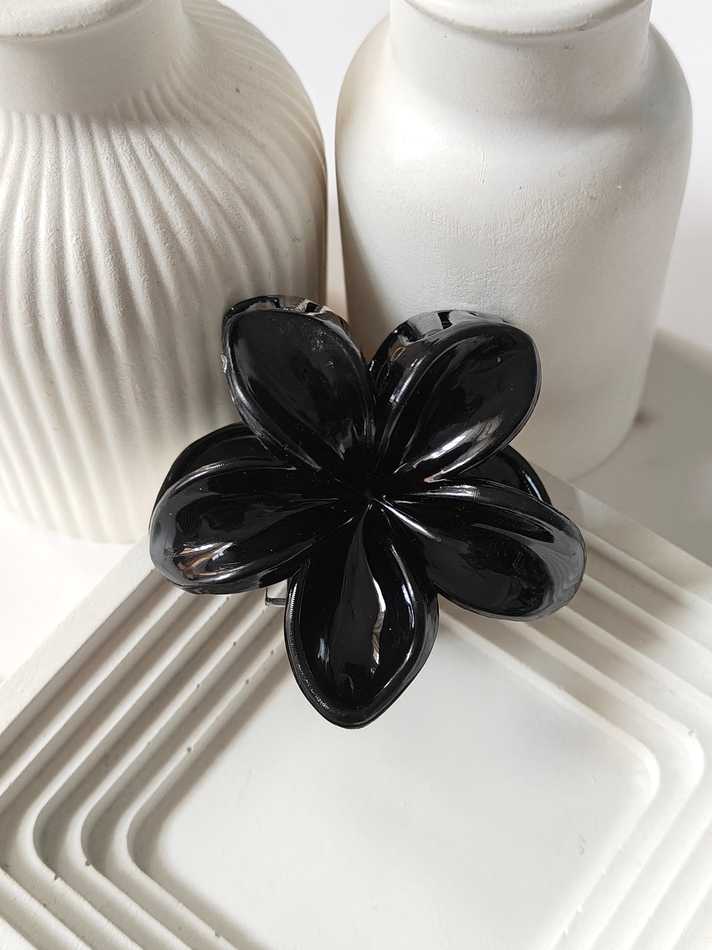 Transparent Daisy Claw - Mid Size