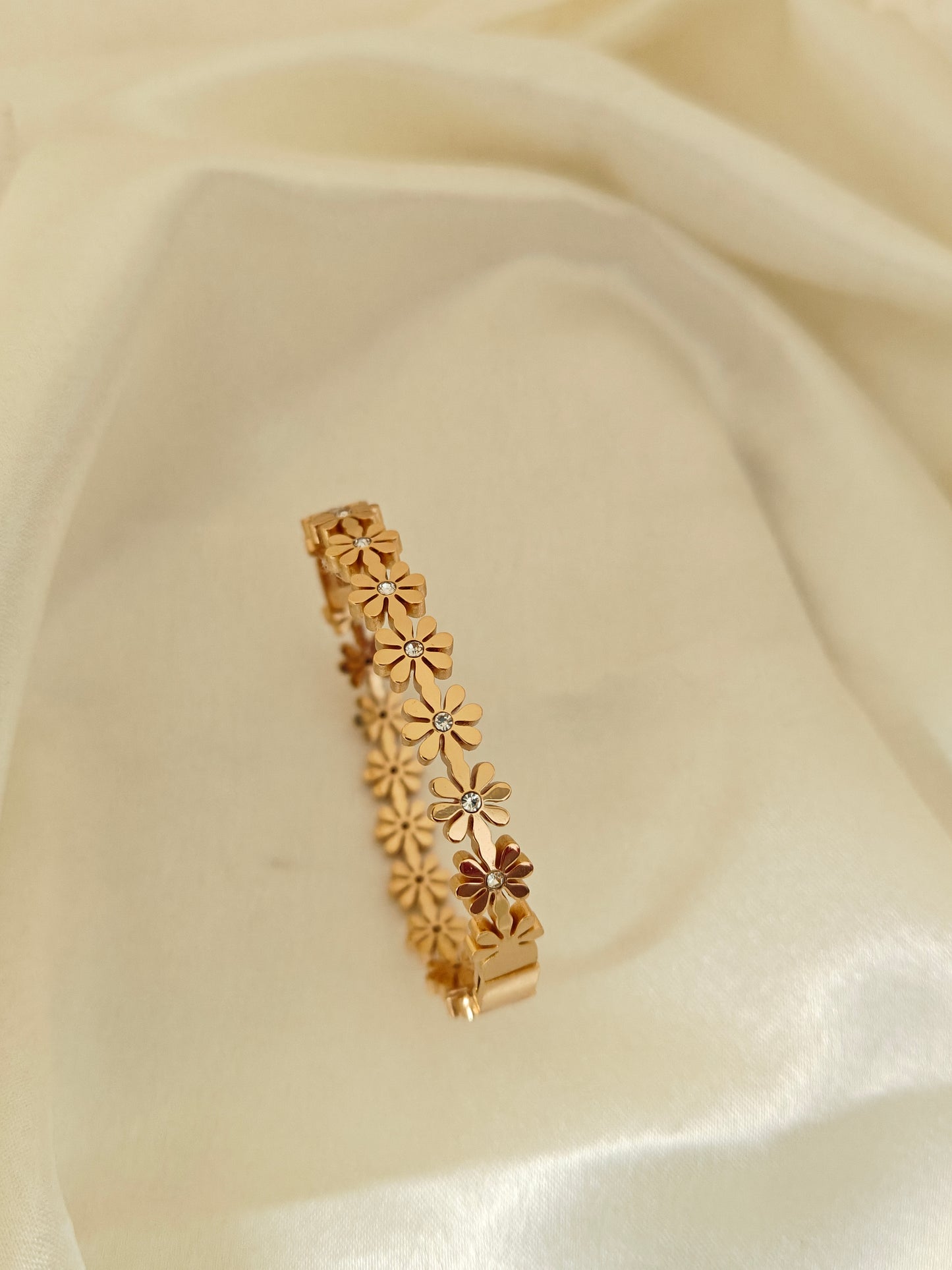 Daisy Zirconia Kada