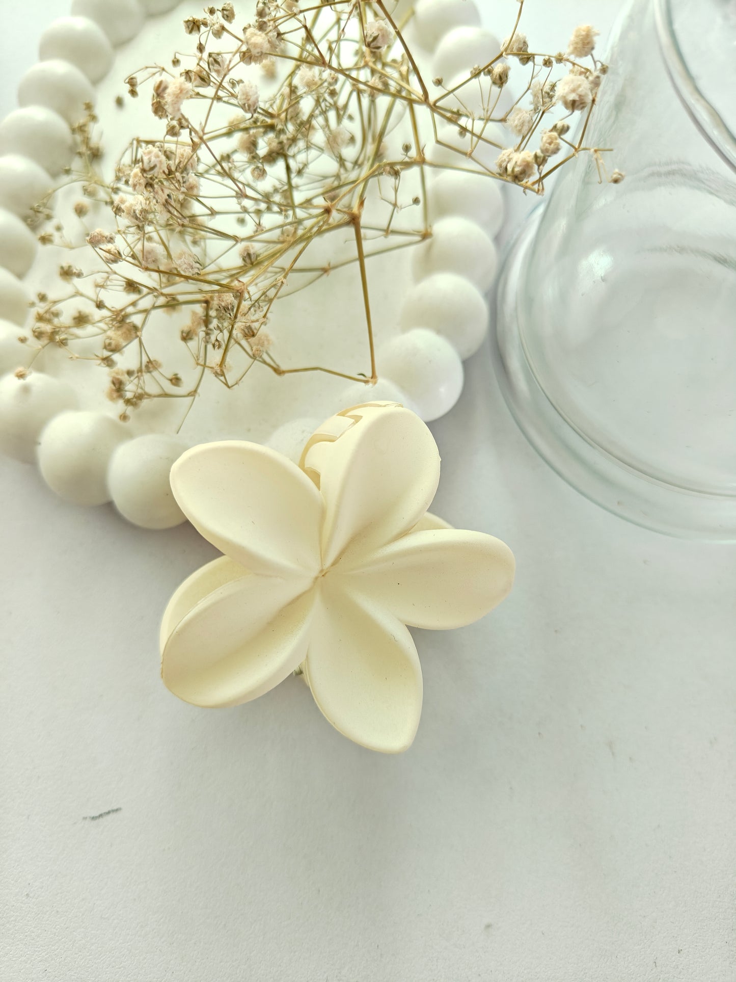 Matte Daisy Claw - Mid Size