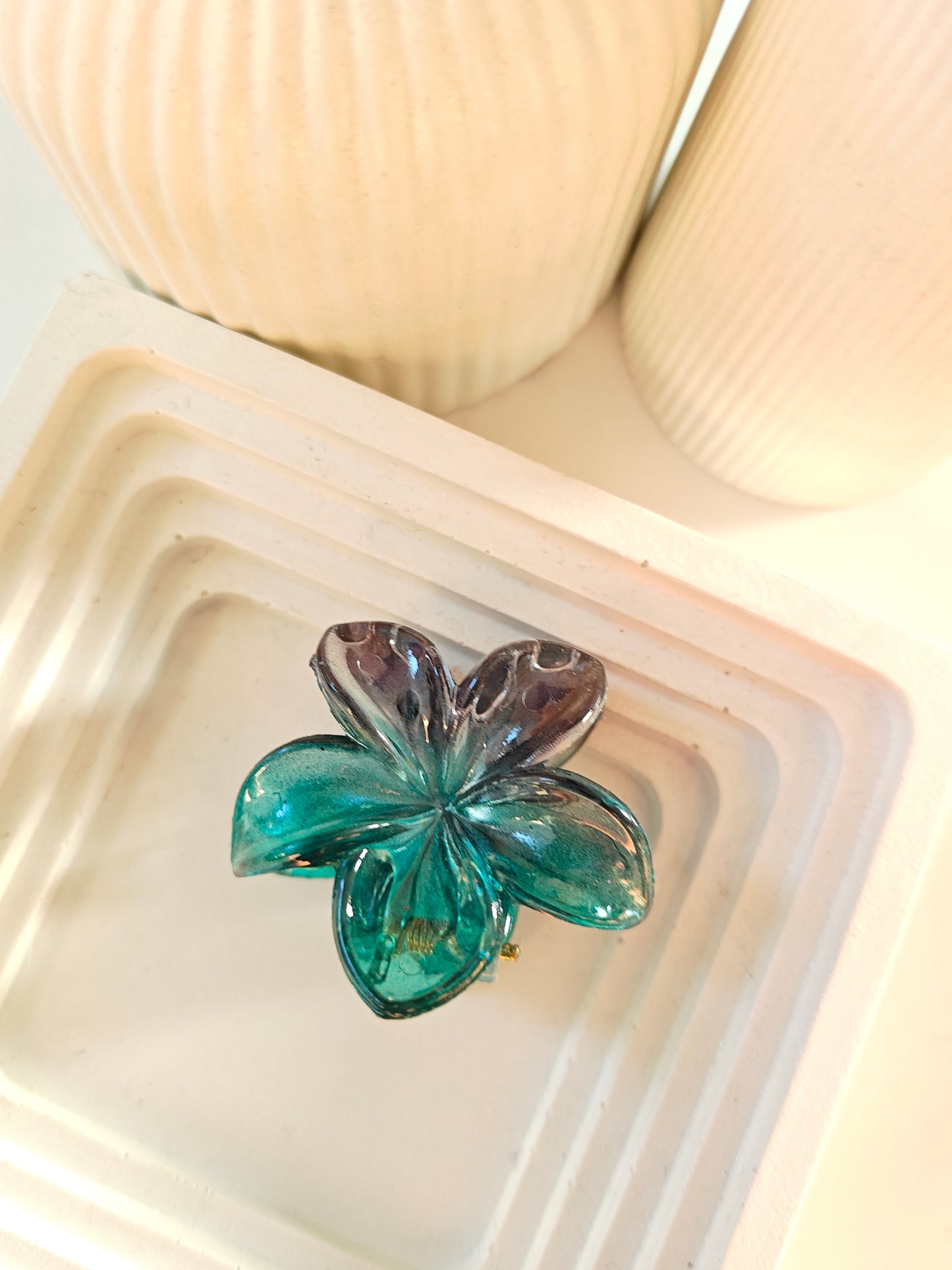 Mini Hawaii Daisy Claw Clip - 1 Piece