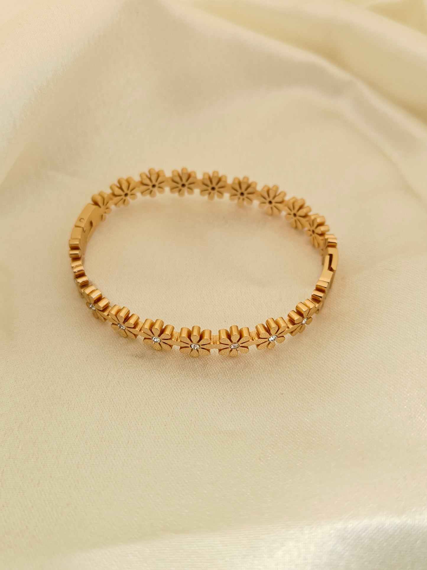 Daisy Zirconia Kada