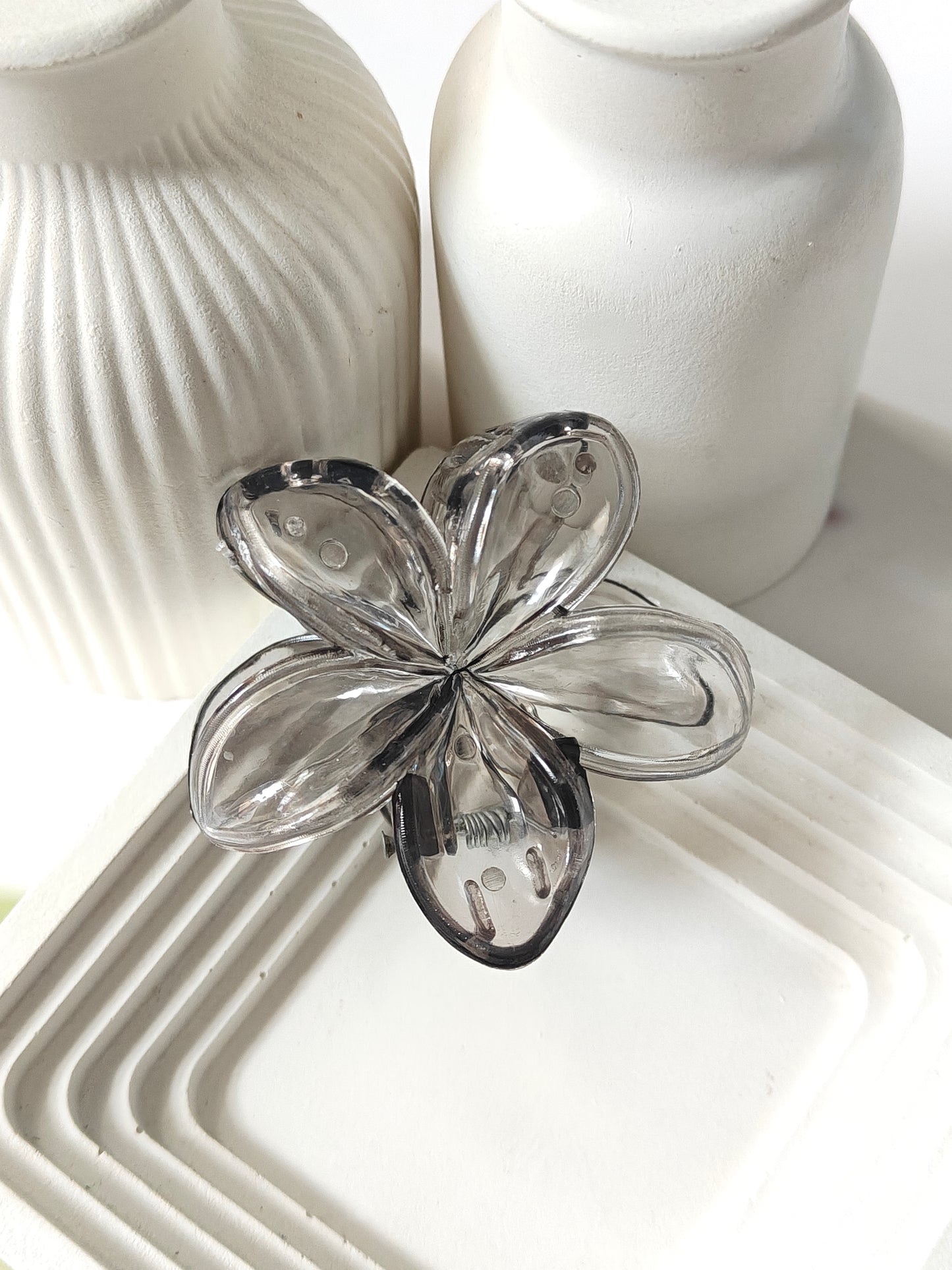Transparent Daisy Claw - Mid Size