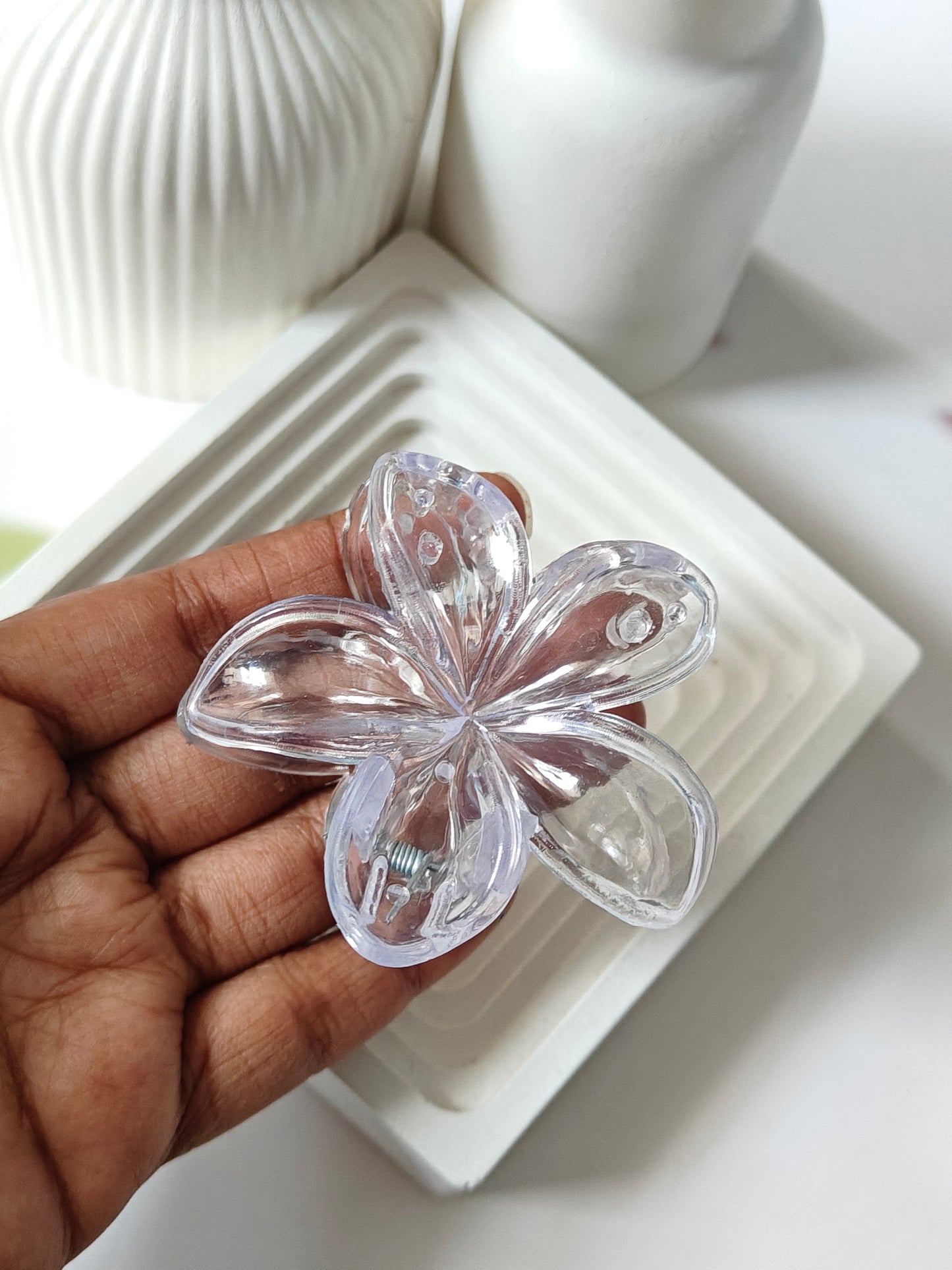Transparent Daisy Claw - Mid Size