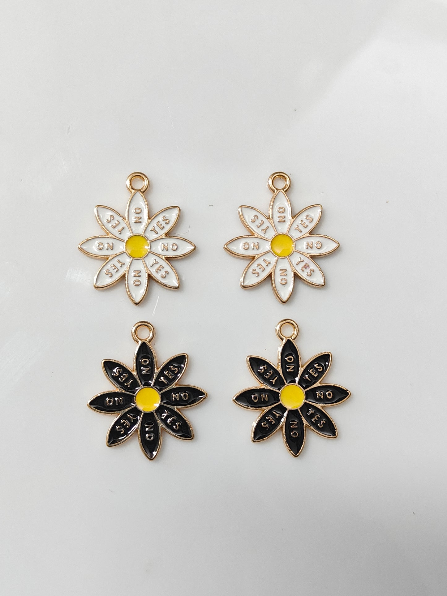 Yes or No Daisy Flower Charm - 1 Piece