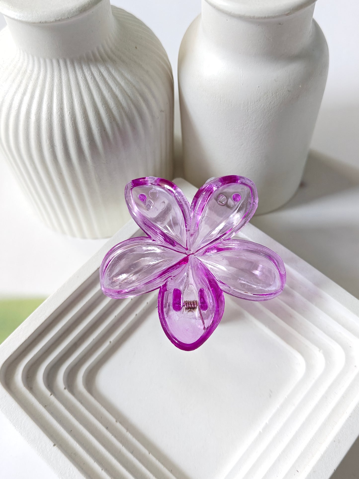 Transparent Daisy Claw - Mid Size