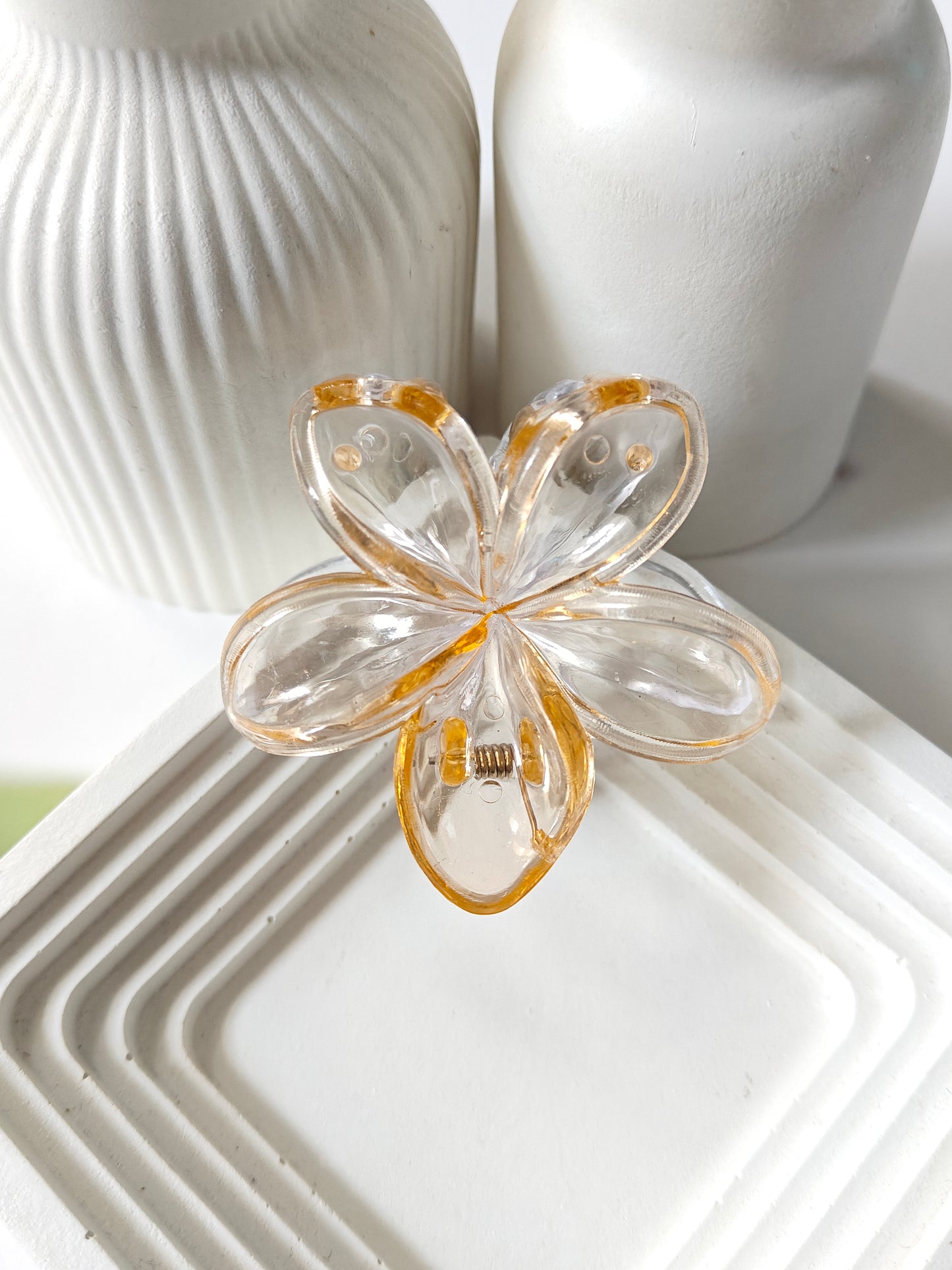 Transparent Daisy Claw - Mid Size