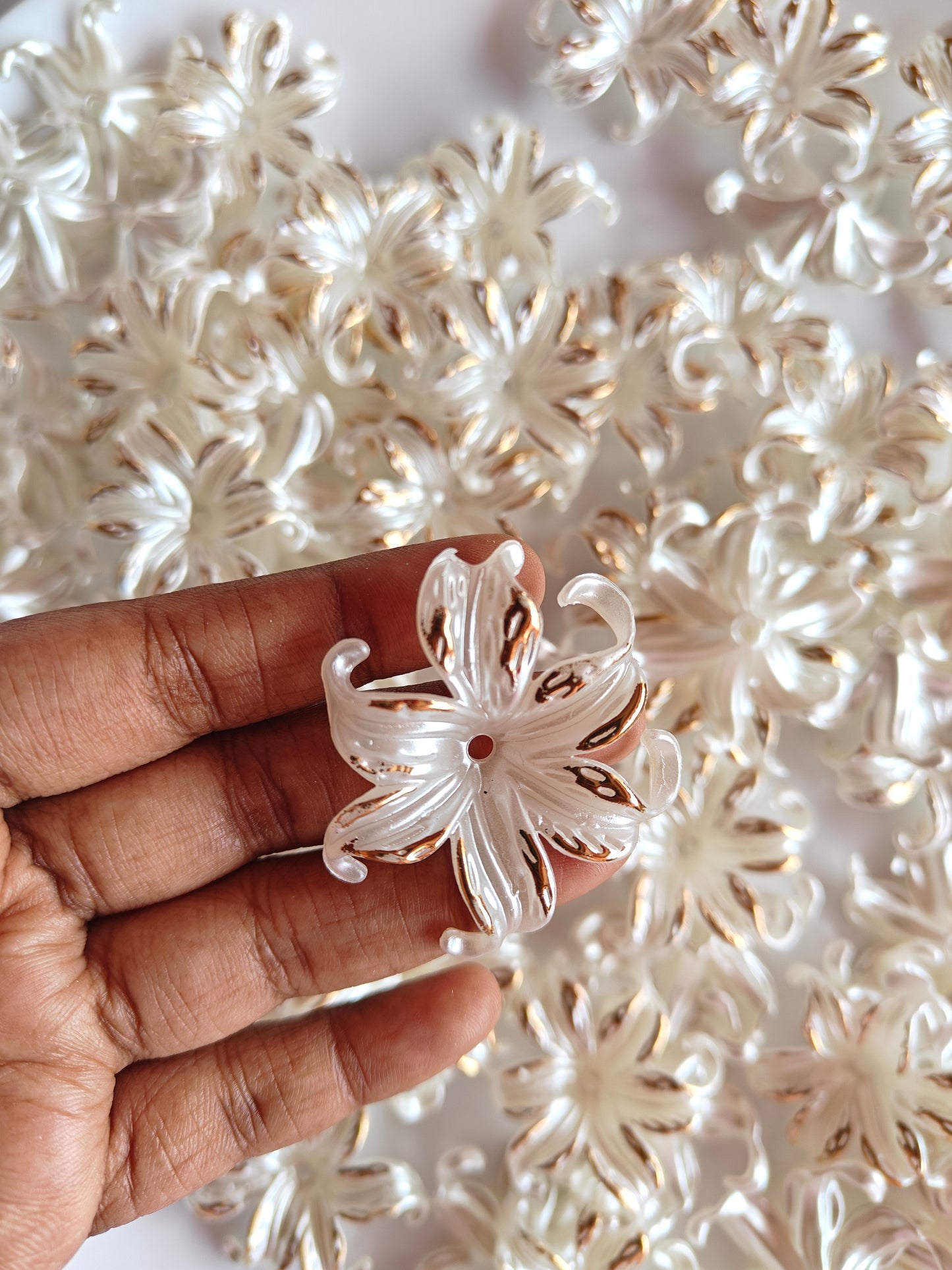 Acrylic White Flower - 20g