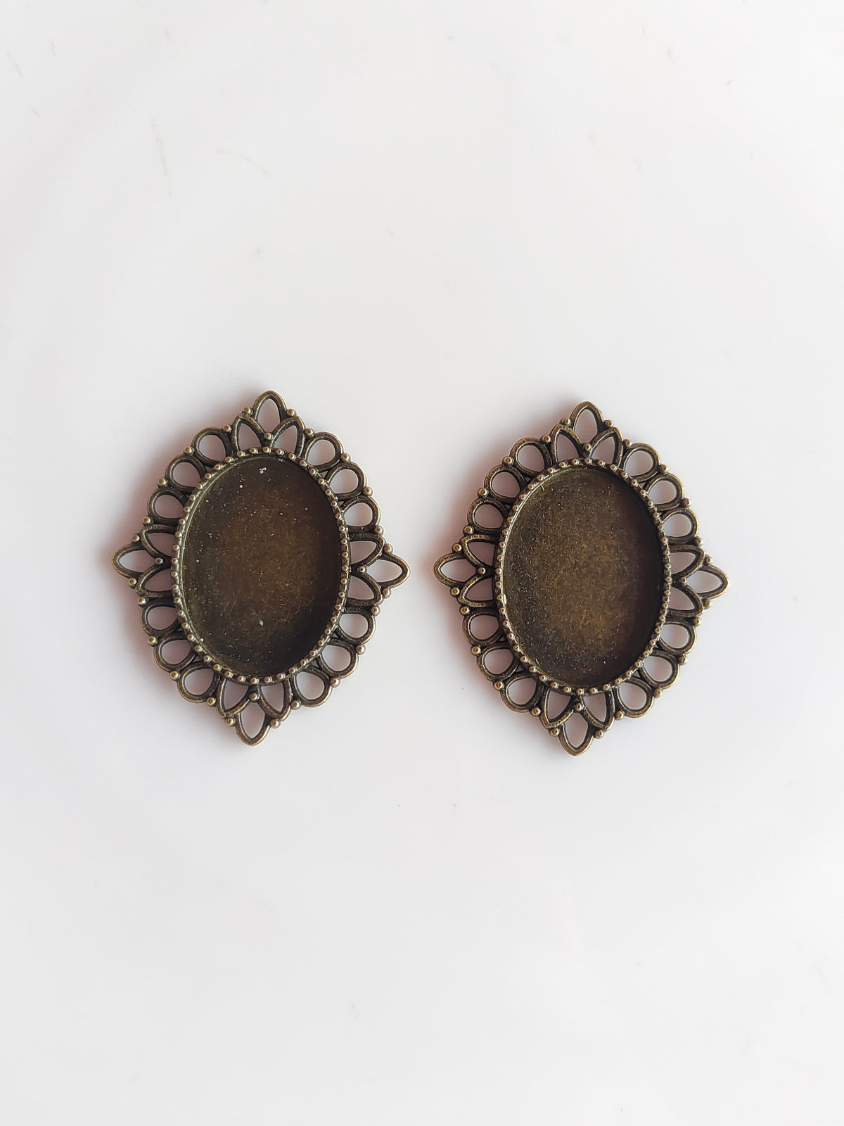 Mini Oval Vintage Connector Base - 1 Piece