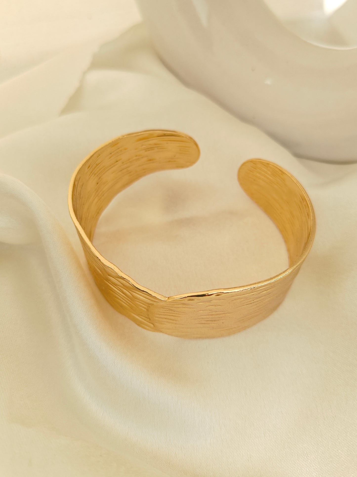 Zahra Swirl Cuff