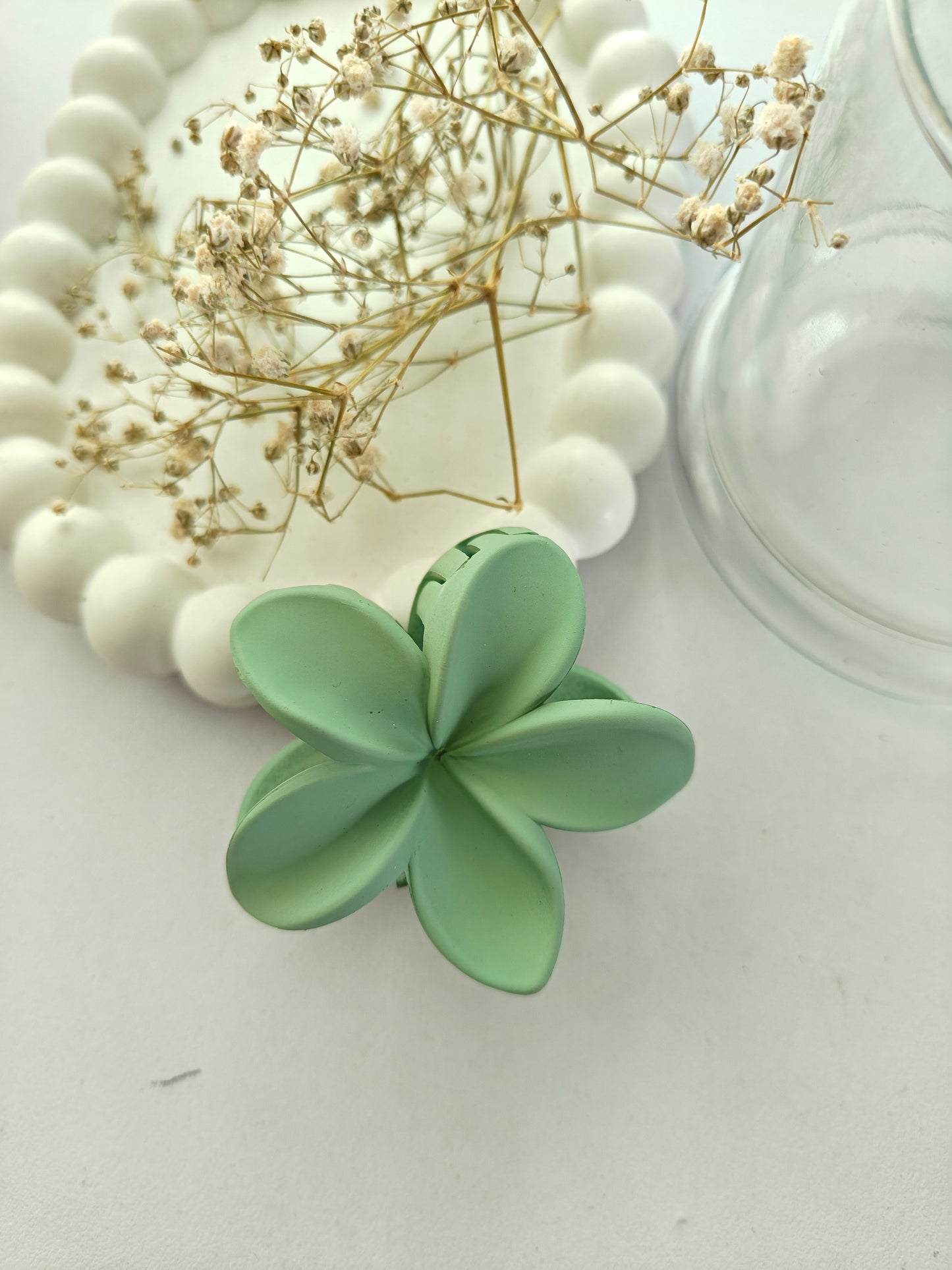 Matte Daisy Claw - Mid Size