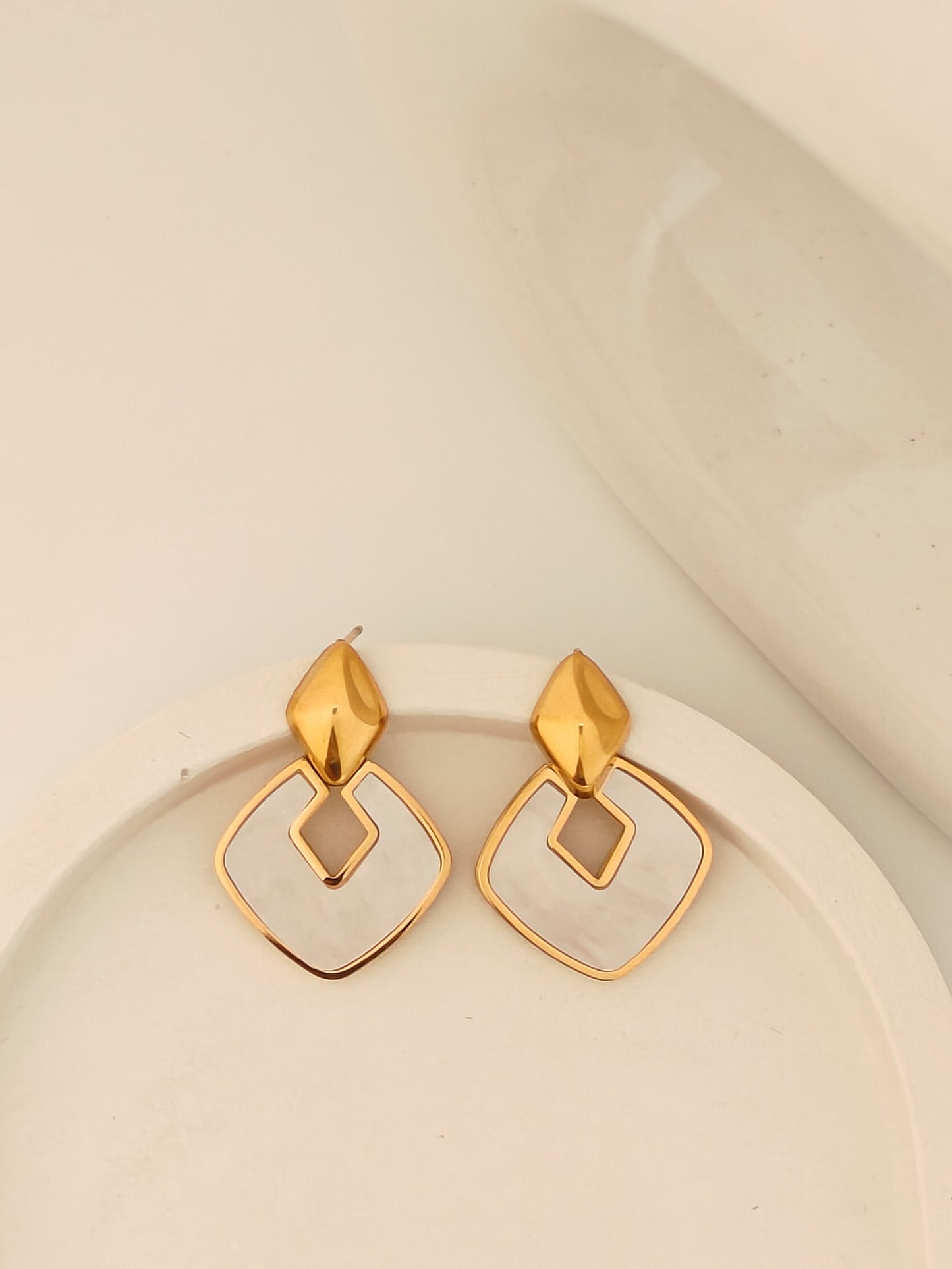 Creamy Diamond Stud