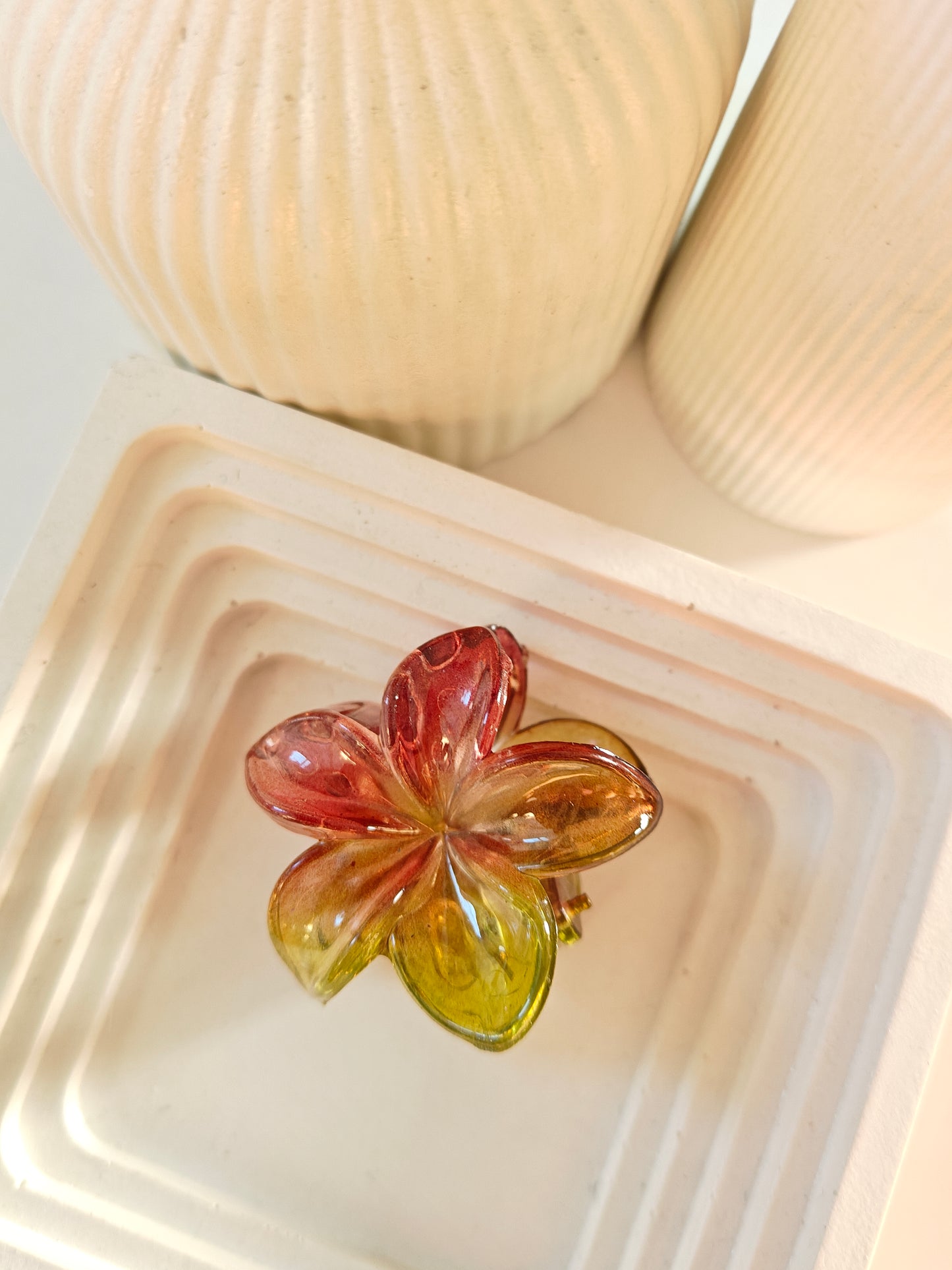 Mini Hawaii Daisy Claw Clip - 1 Piece