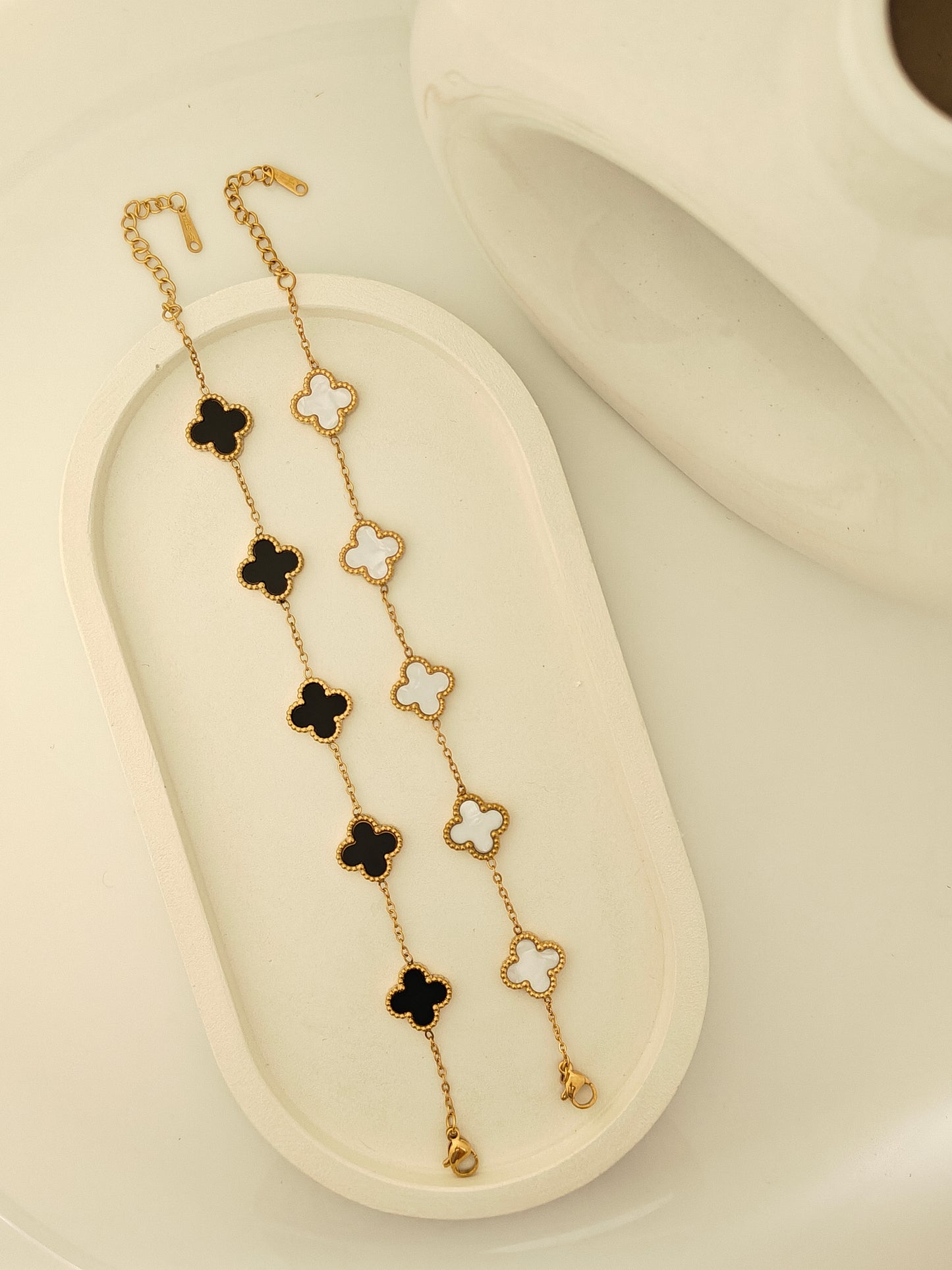 Dual Shade Reversible Clover Bracelet