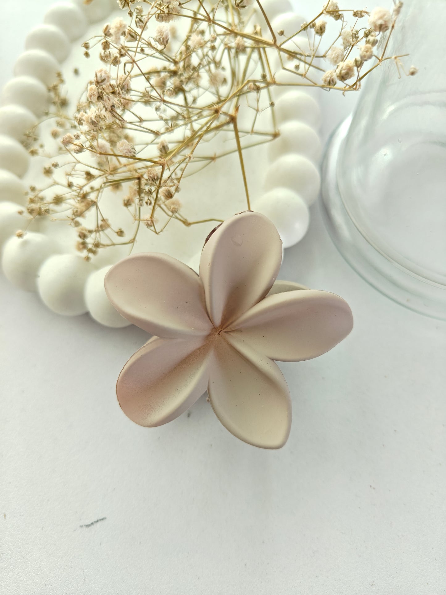 Pastel Daisy Claw - Mid Size