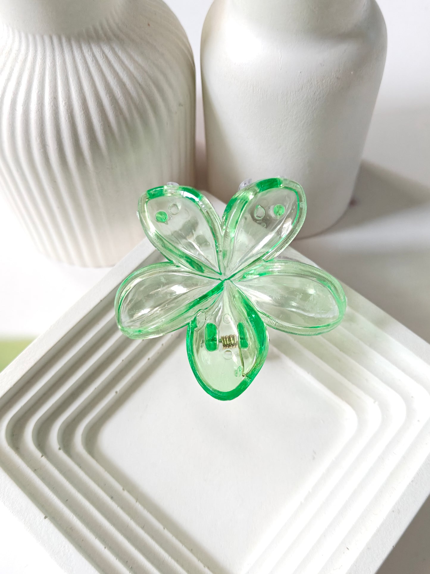 Transparent Daisy Claw - Mid Size