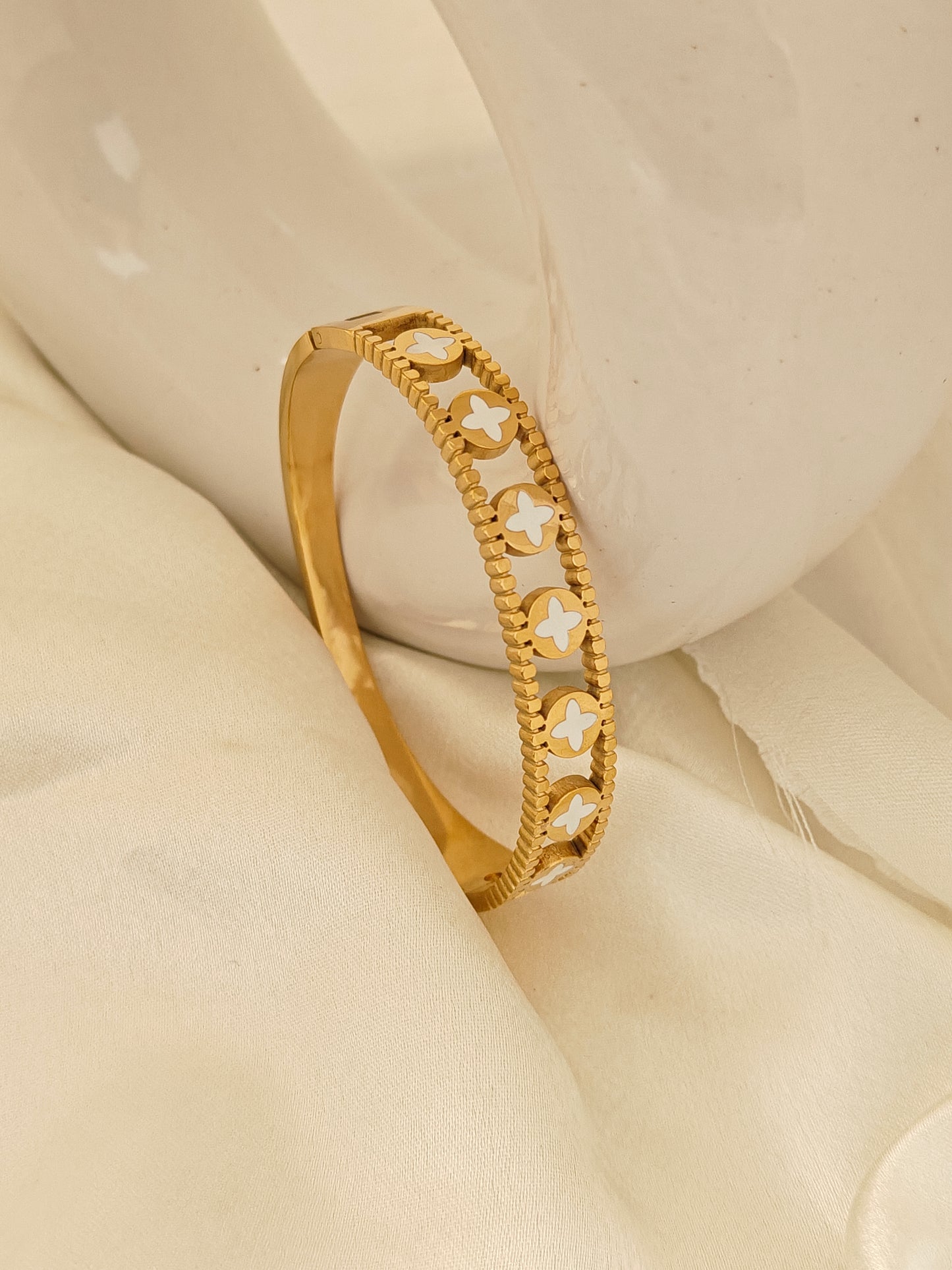 White Clovelle Kada